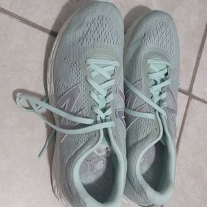 Newbalance shoes like new